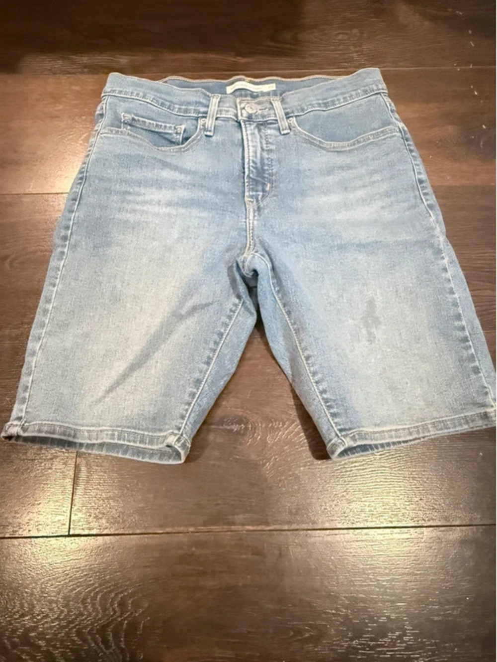 Levi’s Women’s Shaping Bermuda Shorts Size 30 229